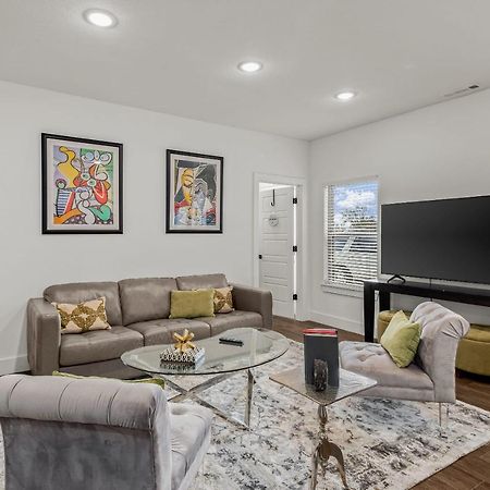 The Warhol - Pet-Friendly Apartment Bentonville Bagian luar foto