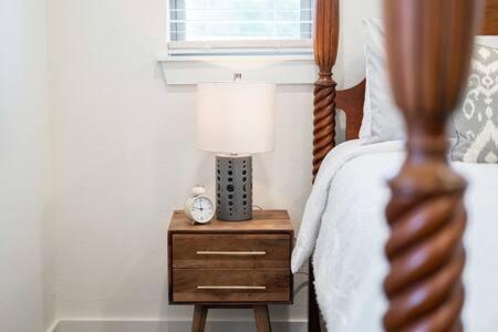 The Warhol - Pet-Friendly Apartment Bentonville Bagian luar foto