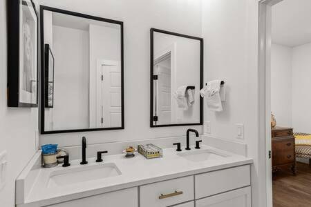 The Warhol - Pet-Friendly Apartment Bentonville Bagian luar foto