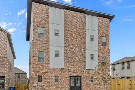 The Warhol - Pet-Friendly Apartment Bentonville Bagian luar foto