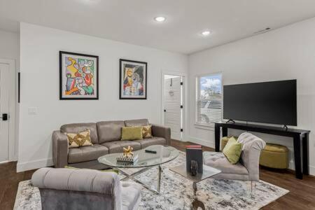 The Warhol - Pet-Friendly Apartment Bentonville Bagian luar foto